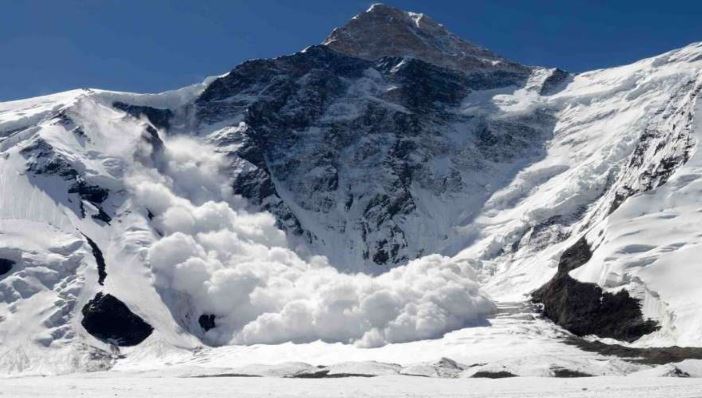 Army post hit by avalanche in Kashmir