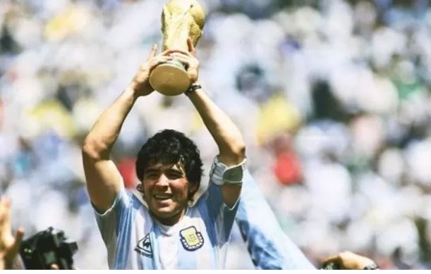 Diego Maradona Dies