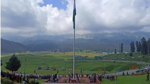 Indian Army Hoists 100 Meters Long National Flag In Gulmarg