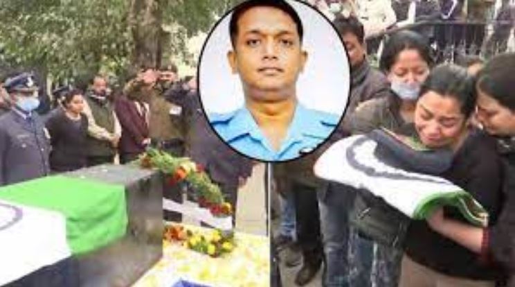 Wing Commander Harshit Sinha cremated in Lucknow with full military honours